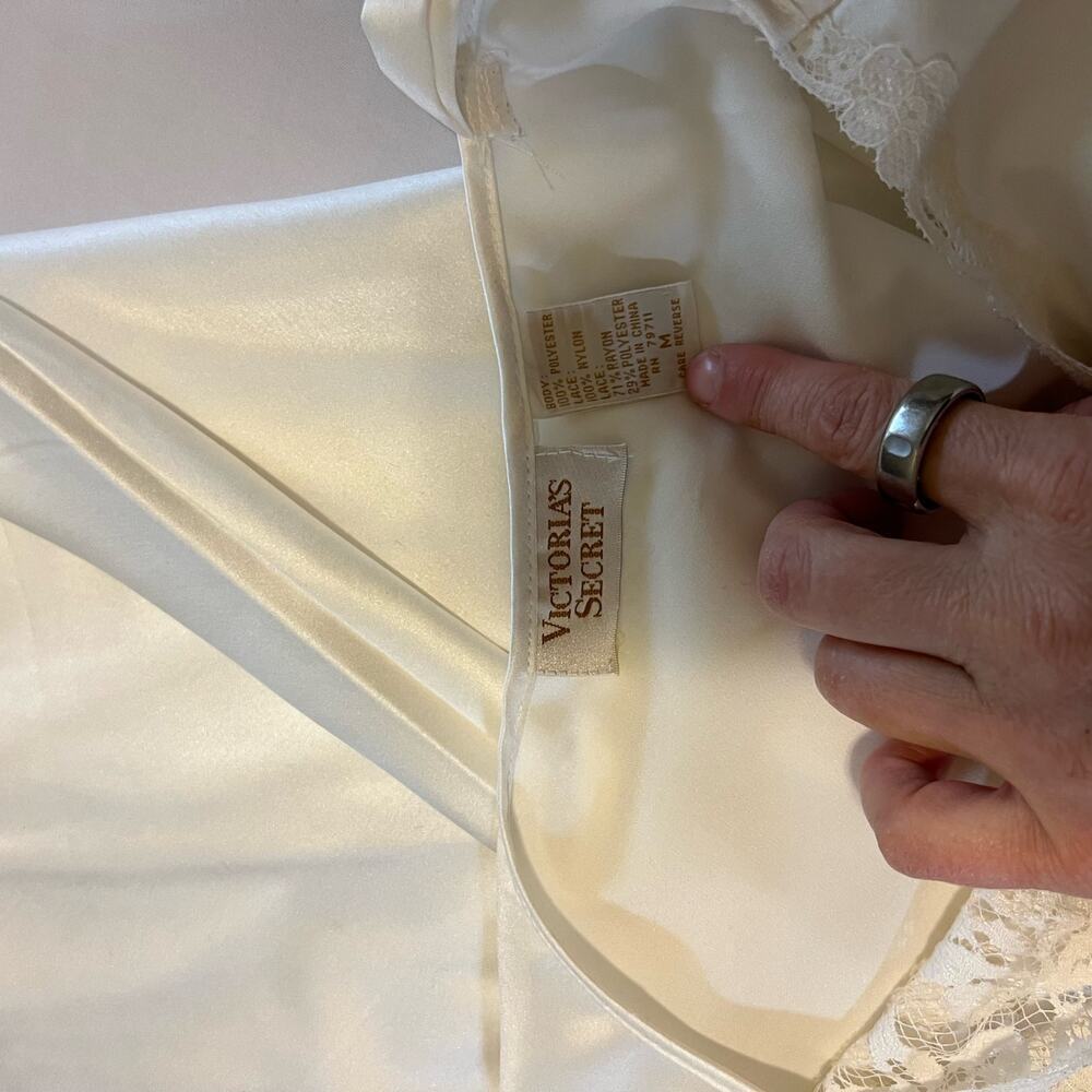Vintage Gold label Victoria Secret ivory white night gown M - Picture 8 of 10
